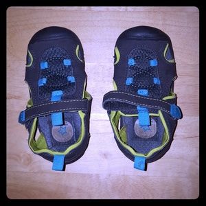 Carter's size 6 sandals